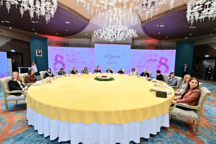 الوزير الأول يشرف على تكريم كوكبة من النساء الفاعلات في عيدهن العالمي