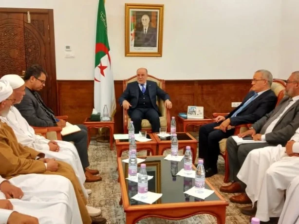 بلمهدي يستقبل الدفعة الخامسة من الأئمة الموفدين للتدريب بأكاديمية  الأزهر بمصر