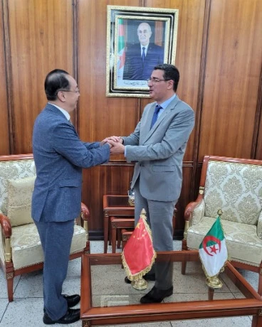 وزير الصحة يستقبل سفير جمهورية الصين الشعبية لدى الجزائر