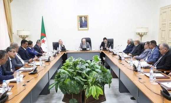 مجلس الأمة : لجنة الشؤون القانونية تشرع في دراسة المشروع التمهيدي لتعديل النظام الداخلي للمجلس