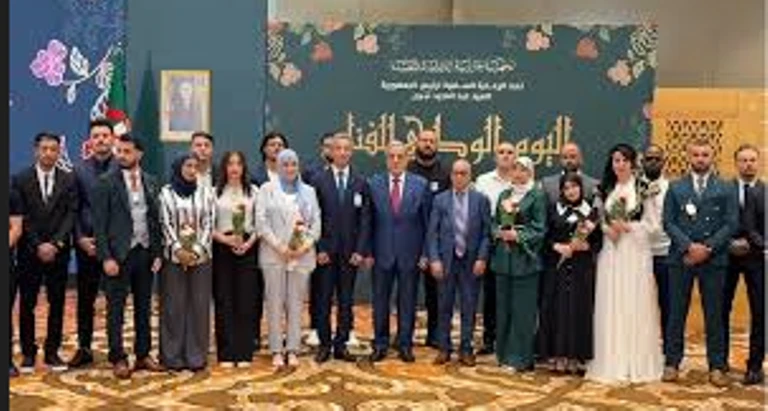 تتويج الفائزين بجائزة رئيس الجمهورية للمبدعين الشباب "علي معاشي"