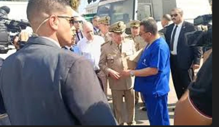 الفريق أول السعيد شنقريحة يتفقد المصابين  بمستشفيات زميرلي ومصطفى باشا وعين النعجة