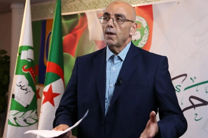 حساني شريف يبرز أهمية تعزيز الوحدة الوطنية لمواجهة التحديات و الحملات  الحاقدة ضد الجزائر