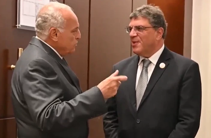 عطاف يتحادث بأكرا مع رئيس برلمان عموم افريقيا