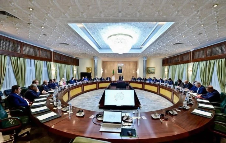 الوزير الأول يترأس اجتماعا للحكومة خصص لدراسة عدة ملفات