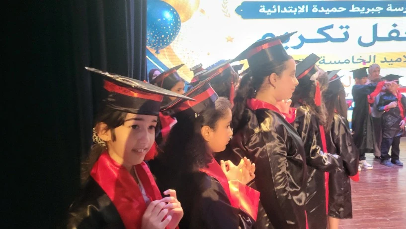 مدرسة جبريط حميدة تحتفي بتخرج تلاميذ السنة الخامسة ابتدائي وتكرّم المتفوقين