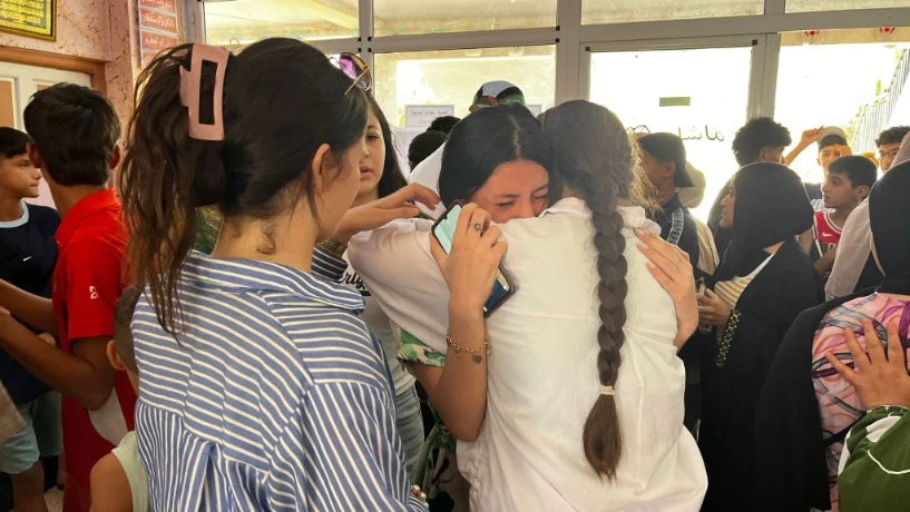 وهران تحتفل بأبنائها :   الناحجون  يصنعون الفرحة  والفرجة  بالمؤسسات  ويكسرون حاجز  الباك