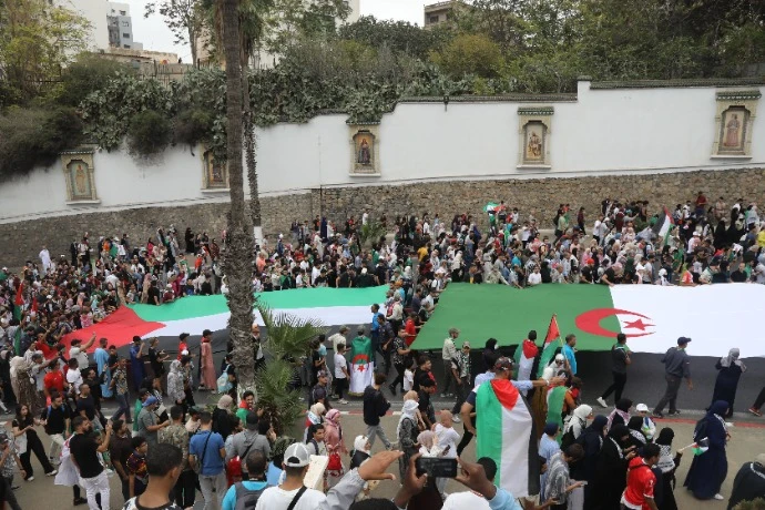 الوهرانيون بصوت واحد ....مع فلسطين ظالمة أو مظلومة