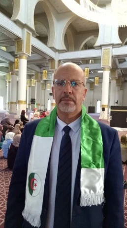 مدير الشؤون الدينية و الأوقاف بوهران يدعو الحجاج إلى التحلي بالسلوك الفاضل و تشريف الجزائر