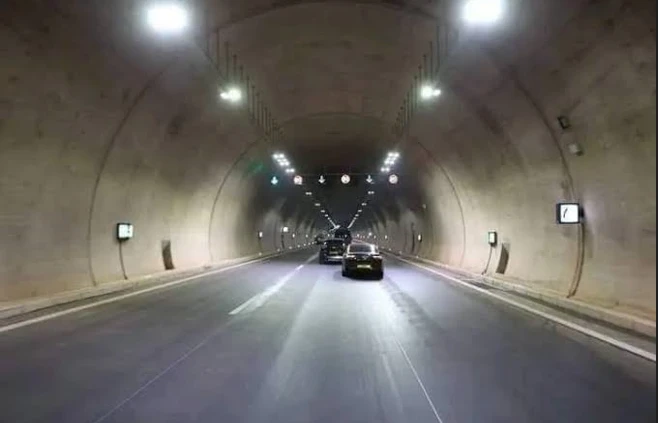 إعادة فتح نفقي الطريق السيار المؤدي إلى الميناء