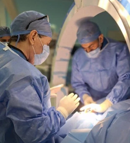 المؤسسة الاستشفائية الجامعية أول نوفمبر تخصص يوما علميا حول جراحة الاعصاب :400 عملية سنويا وتكفل متواصل  بحالات مرضية معقدة