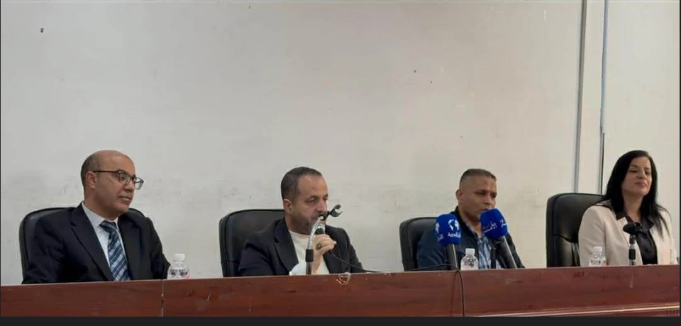 جامعة وهران 1 : إشكالية المواءمة بين التكوين الجامعي والممارسة المهنية في ملتقى علمي بقسم والاتصال