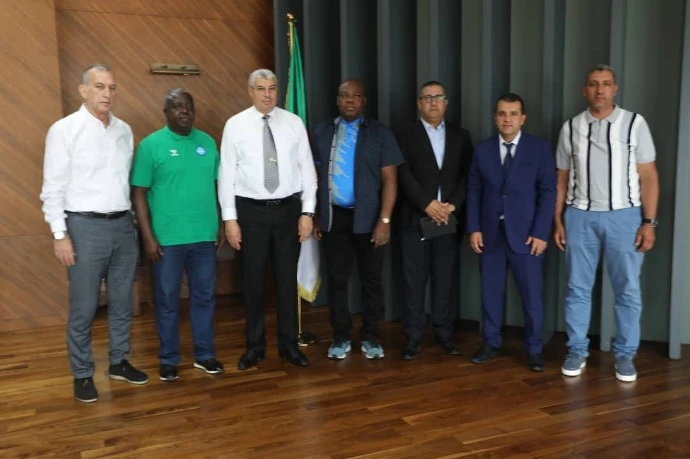 والي وهران يستقبل وفدا  من  الاتحاد  الإفريقي  لكرة  اليد