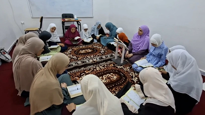 حين تلتقي براءة الطفولة بهدي القرآن.....براعم ينسجون في يومهم العالمي قصة تميز وإشراق بنور القرآن الكريم