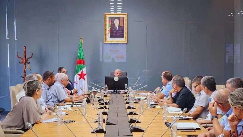 والي وهران يترأس اجتماع لجنة تطهير العقار الصناعي