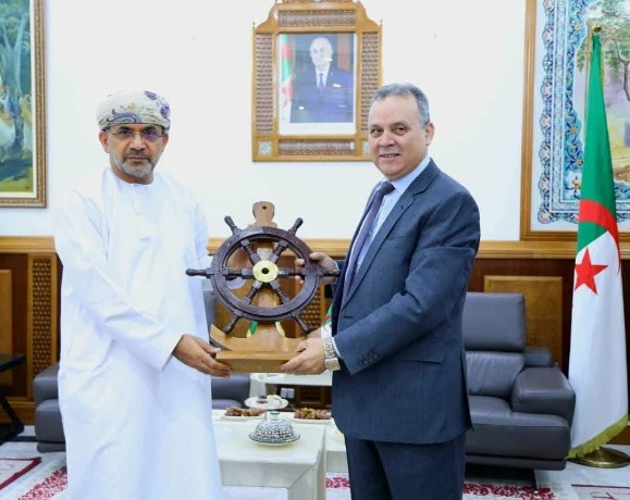 والي وهران يُكرم وزير الثروة الزراعية والسمكية وموارد المياه لسلطنة عُمان