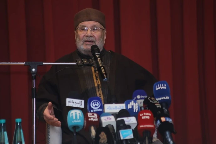 الدكتور محمد راتب النابلسي يقدم محاضرة حول ضرورة طلب العلم بوهران