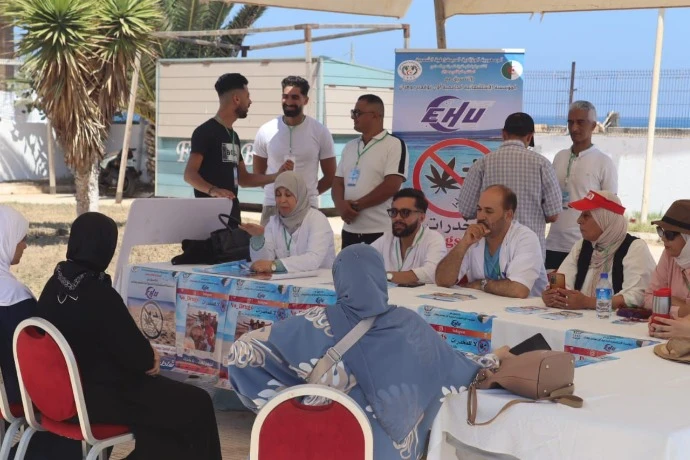 مستشفى ايسطو  يطلق حملة توعوية بمركب الاندلسيات تحت شعار" شاطئ نظيف بلا مخدرات"