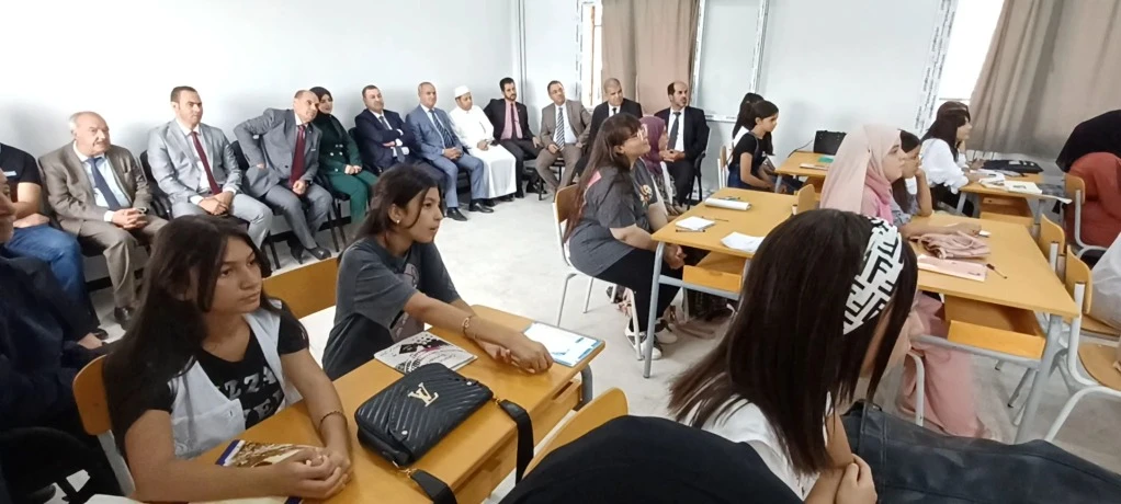 التحاق 420 ألف تلميذ  بمقاعد الدراسة صبيحة اليوم بوهران