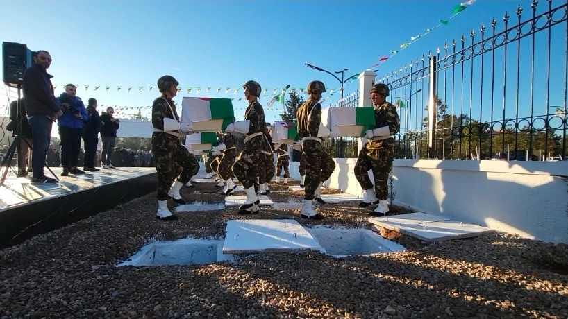 اليوم الوطني للشهيد  :  إعادة دفن  رفاة 12 شهيدًا بقديل