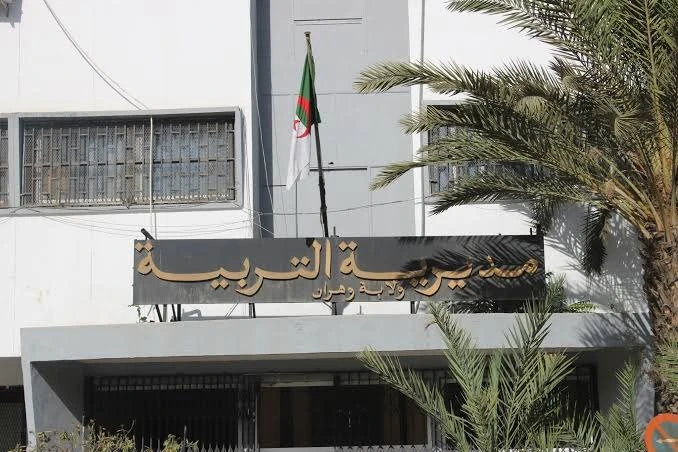 مدير التربية بوهران : المتوفقة بوحميدي  رقية ايناس تفتك المرتبة الاولى ب 19.44 ،و 10 نجباء   يحصدون معدلات تفوق  ال 19 من 20