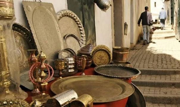 الحرف التقليدية الجزائرية بين الأصالة والتحديات: دعوة لتأسيس مدارس للتعليم وصون الموروث الثقافي