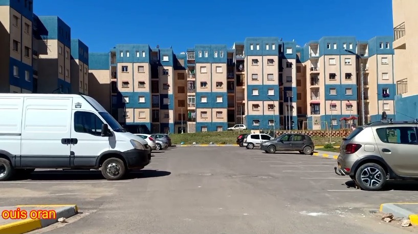سكان قطب أحمد زبانة بوهران يطالبون بتحسين خدمات النقل