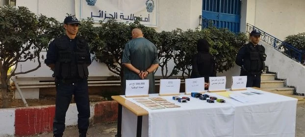 أمن ولاية الجزائر: توقيف شخصين يقومان بتزوير محررات إدارية رسمية