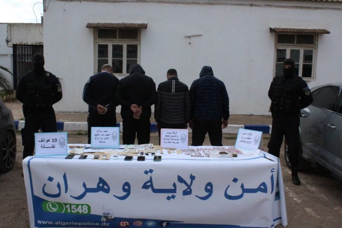 وهران: توقيف 4 أشخاص بتهمة الحيازة و المتاجرة بالمخدرات