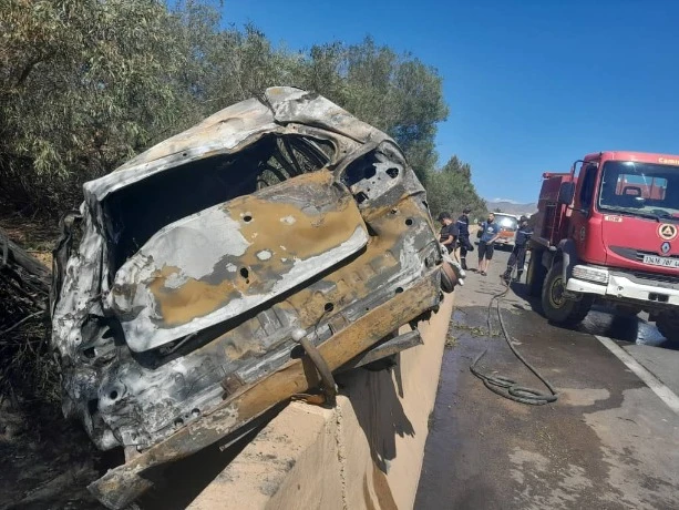 عين الدفلى: وفاة شخص وإصابة آخر في حادث انحراف وانقلاب سيارة متبوع باحتراقها بأولاد عتو