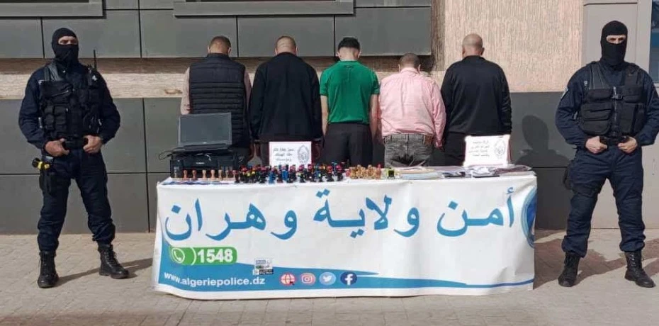 وهران: الإطاحة بشبكة إجرامية متكونة  من 5 أشخاص  مختصة في التزوير واستعمال المزور في المحررات الرسمية و الإداريةوتقليد أختام الدولة
