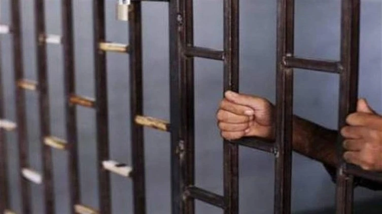 مروجا المهلوسات بمعسكر وأخر للمشروبات الكحولية بعين فكان خلف القضبان