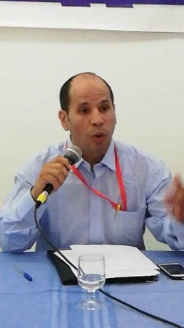 الجزائري يستعجل عمله ولا يؤمن نفسه