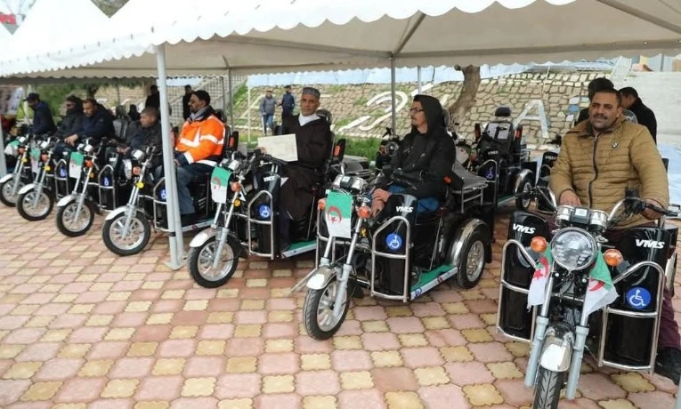 تقديرا لمجهوداتهم على مواصلة مسار التميز  :كريم متفوقين من ذوي الهمم بسيدي بلعباس