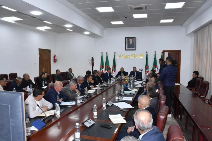 والي النعامة بوزقزة يعقد اجتماعا تنسيقيا تحضيرا لفعاليات المخيم الإفريقي والعربي .. أكثر من ألف شاب وشابة لإحياء تظاهرة "تيوت"