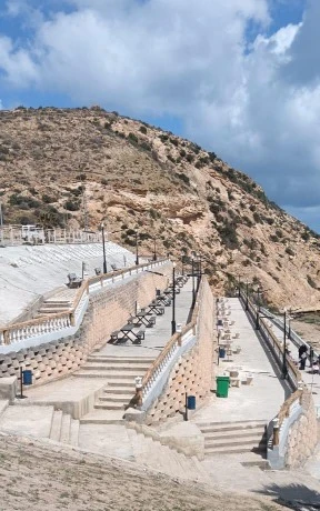 تحضيرا لموسم الاصطياف  :تواصل أشغال تهيئة شـواطئ مرسى بن مهيدي