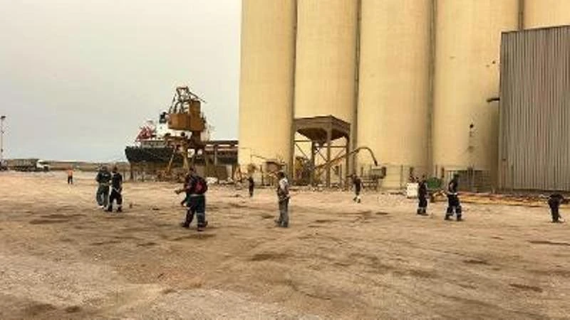 مستغانم....تكثيف حملات النظافة وإزالة المخلفات القابلة للاشتعال لتعزيز تدابير الوقاية من الحرائق بالميناء