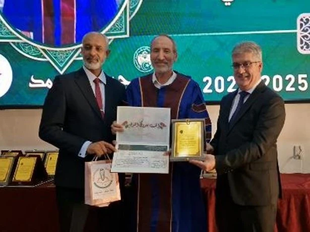 في اختتام السنة الجامعية بغليزان ...  تكريم نخبة من الباحثين والمتفوقين