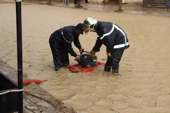 72 تدخلا للحماية المدنية عقب هبوب رياح عاتية بتسمسيلت