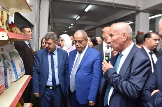 سعيدة: عون يعد بإعادة فتح مصنع الورق المغلق منذ ثلاث عقود