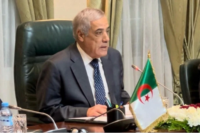 الوزير الأول يترأس اجتماعا للحكومة