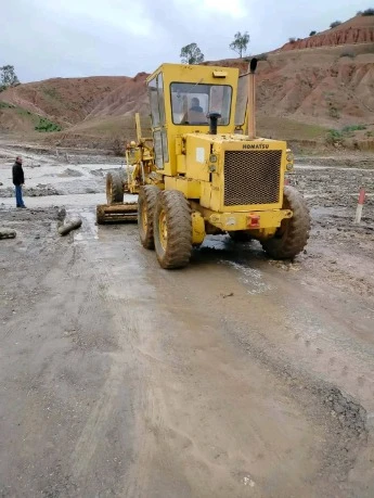 غليزان  تواصل عمليات تنظيف الأحياء وإزالة مخلفات التقلبات الجوية