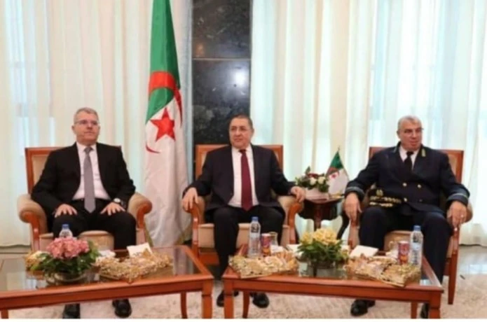 مراد يشرف على تنصيب والي سيدي بلعباس الجديد و يؤكد ....." رئيس الجمهورية يلح على الإلتزام بخدمة المواطن على أكمل وجه "