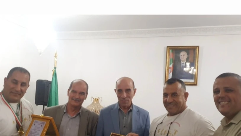 سفراء التفوق الدراسي و التميز المؤسساتي و الإبداع و الرياضة يكرمون من قبل  والي غليزان