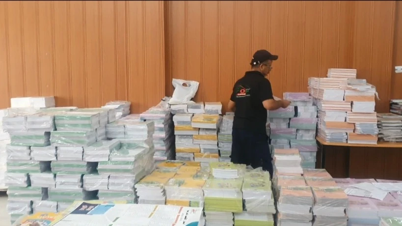 التظاهرات التجارية تستقطب المستهلكين  بغليزان ...منتجات بأسعار تنافسية في معارض الأدوات المدرسية