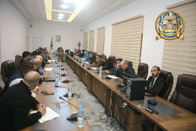 والي سعيدة أمومن مرموري يترأس جلسة عمل لمتابعة مشاريع مخازن الحبوب : تأكيد على ضرورة احترام آجال التسليم