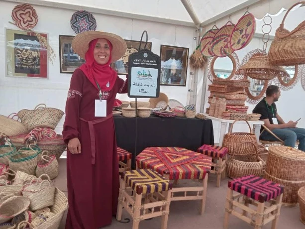 الحرفية عائشة العايب من تيسمسيلت  ...أنامل من الونشريس ونموذج للمرأة الريفية الناجحة