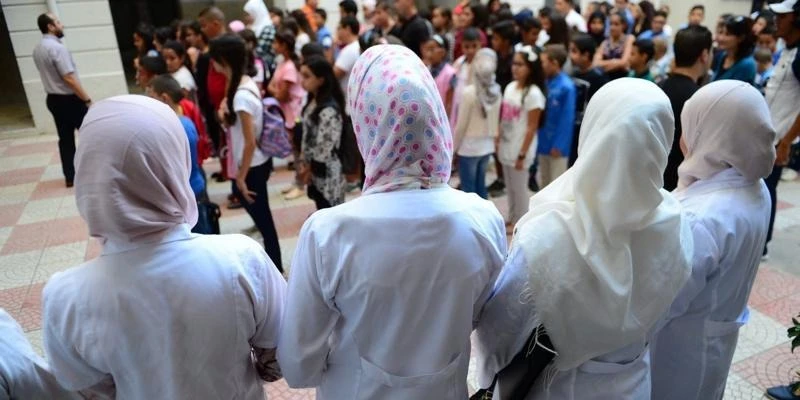 الانتهاء من عملية إدماج 1102 أستاذ بمستغانم
