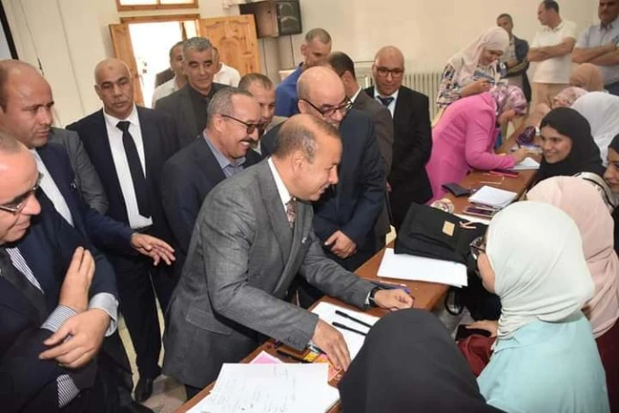 والي معسكر يثمن مكسب الولاية في ملحقة لكلية الطب ويطالب يتدعيمها بالأجهزة  المتطورة