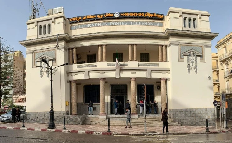 مستغانم:  برنامج لتثبيت الموزعات الآلية و شبكات الهاتف النقال بالمناطق النائية